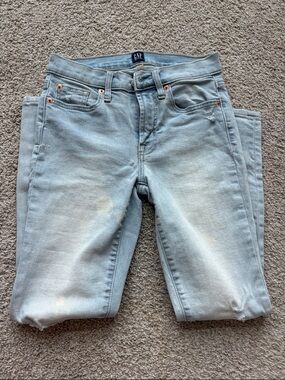 GAP Women's Light Wash Skinny Jeans